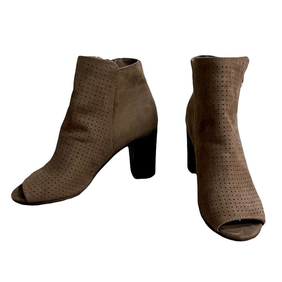 Francesca’s taupe booties - Picture 2 of 4